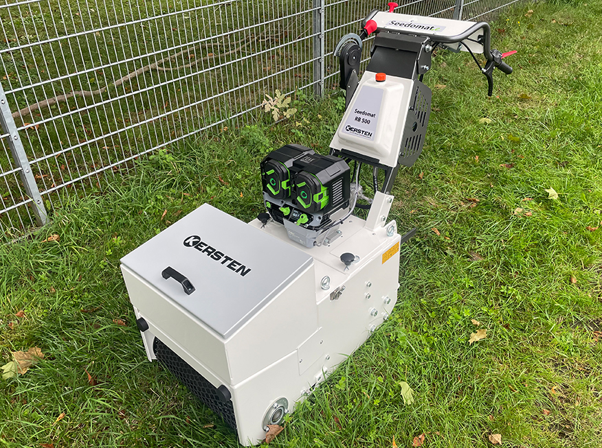 Seedomat e - die elektrische Rasenbaumaschine